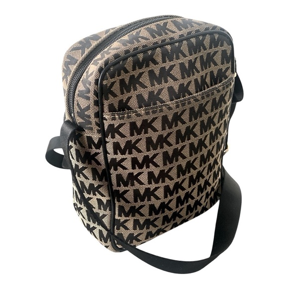 Vintage MICHAEL KORS BEDFORD ZIP CROSSBODY BAG 7 x 9 x 4 Like New Tan/Black - Picture 2 of 12